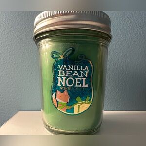 Vanilla bean Noel bath & Bodyworks candle Christmas winter